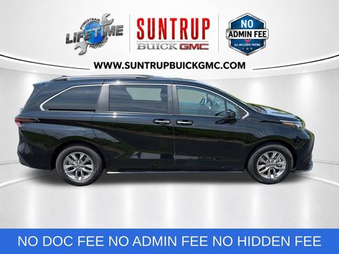 Used 2025 Toyota Sienna XLE FWD image 7