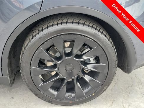 Used 2021 Tesla Model Y Long Range AWD/4WD image 26