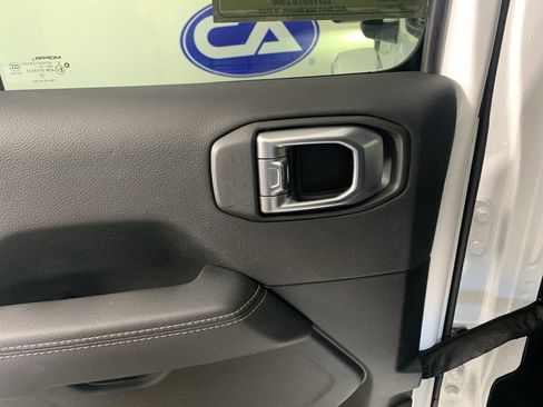 Used 2022 Jeep Wrangler Unlimited Sahara w/ Cold Weather Group image 31