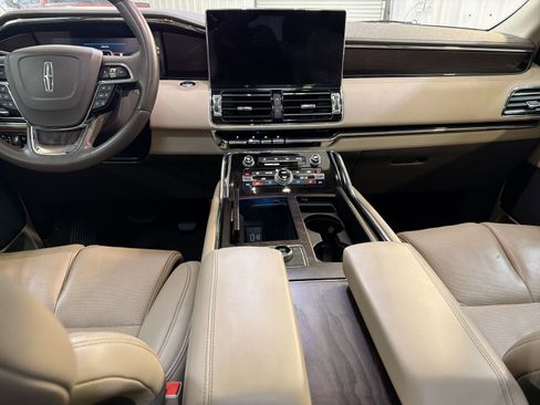Used 2023 Lincoln Navigator L Reserve image 22
