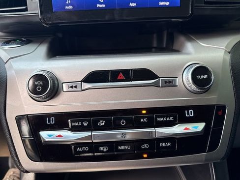 Used 2021 Ford Explorer XLT image 28