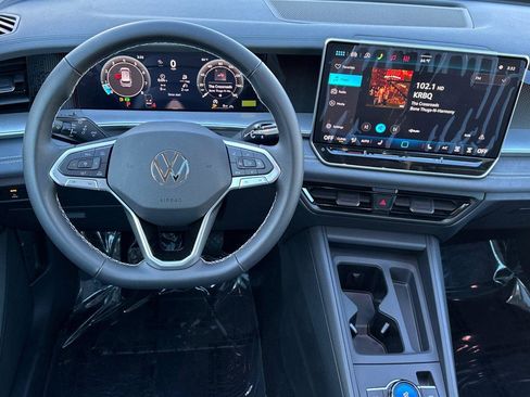 New 2026 Volkswagen Tiguan SE image 13