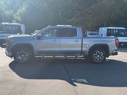 Used 2024 GMC Sierra 1500 SLT AWD/4WD image 2