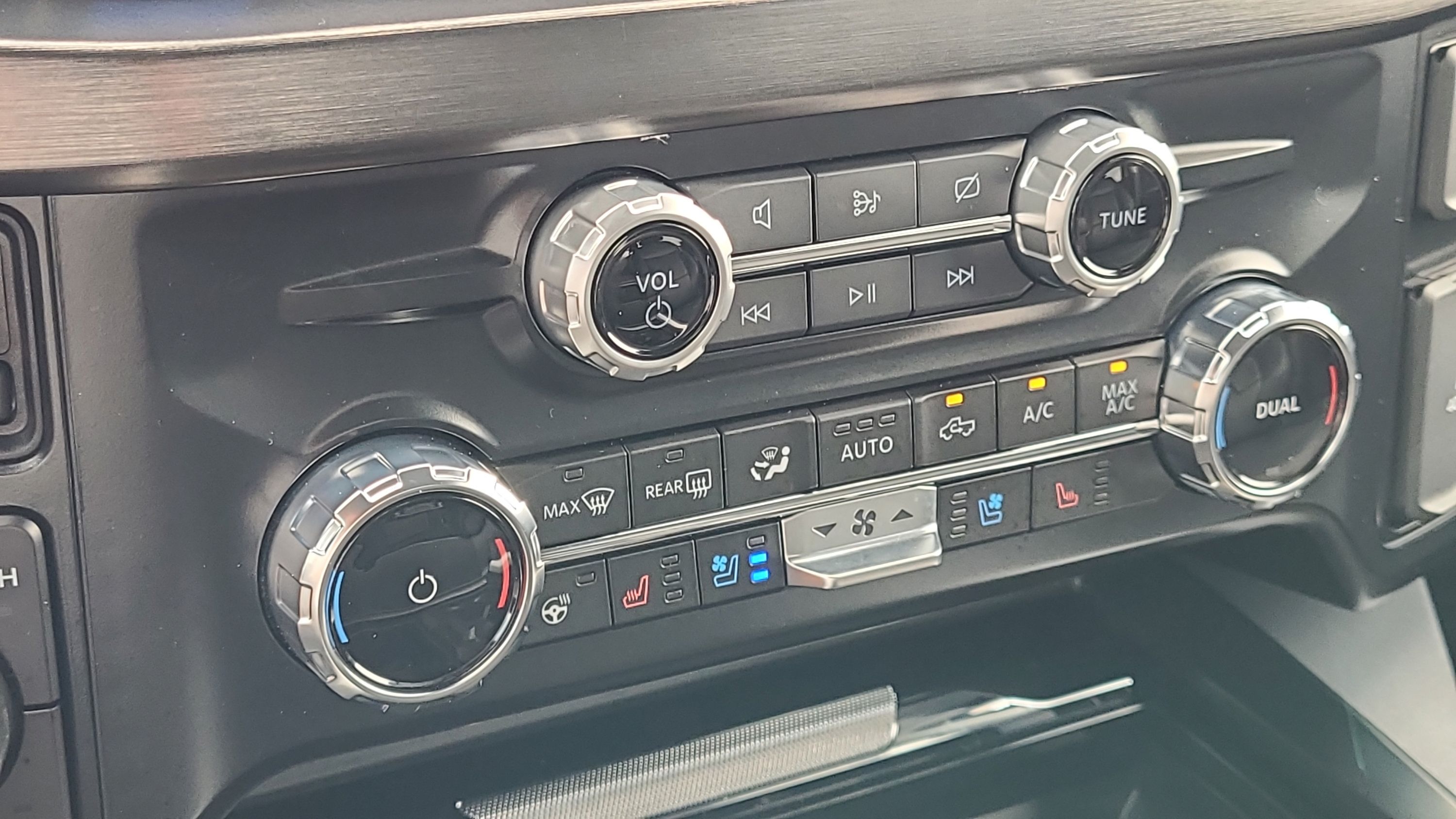 Used 2024 Ford F250 Lariat w/ Lariat Ultimate Package AWD/4WD image 23