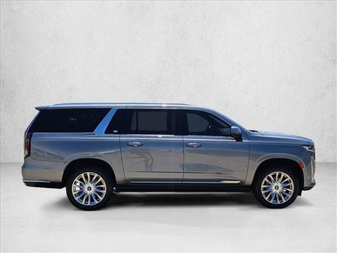 Used 2022 Cadillac Escalade ESV Premium Luxury w/ Performance Package AWD/4WD image 4