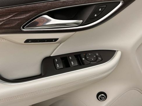 Used 2021 Buick Envision Avenir w/ Technology Package II AWD/4WD image 23