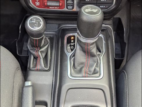 Used 2023 Jeep Wrangler Unlimited Rubicon w/ LED Lighting Group AWD/4WD image 36