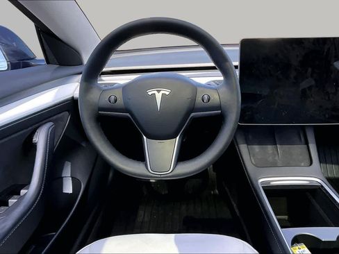 Used 2023 Tesla Model 3 Standard Range RWD image 5