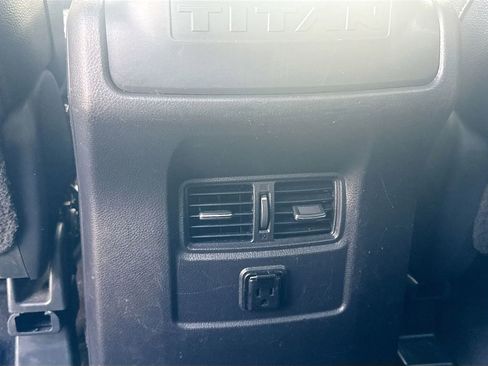 Used 2017 Nissan Titan SL image 27