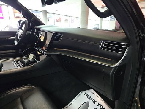 Used 2024 Jeep Wagoneer Series II w/ Flexible Seating Group image 16