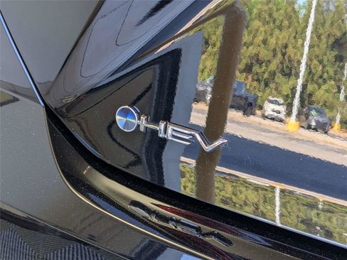 Used 2025 Toyota Camry SE w/ Convenience Package FWD image 9