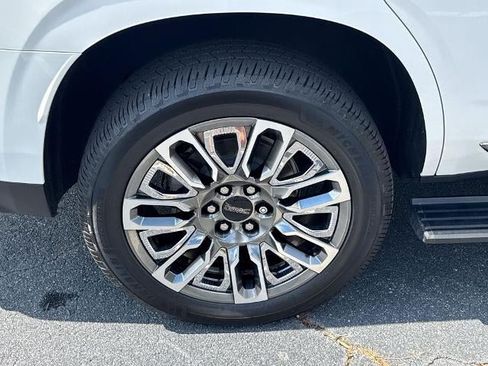 Used 2023 GMC Yukon Denali Ultimate AWD/4WD image 19