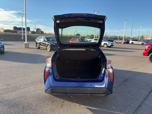 Used 2017 Toyota Prius Two image 9