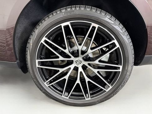 Certified 2026 Porsche Macan AWD/4WD image 32