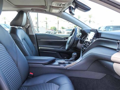 Used 2022 Toyota Camry SE image 19