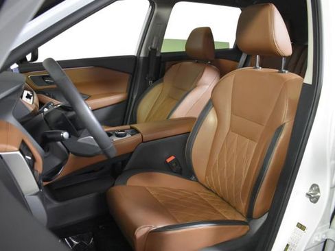 Certified 2025 Nissan Rogue Platinum AWD/4WD image 9