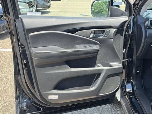 Used 2021 Honda Pilot Touring image 8