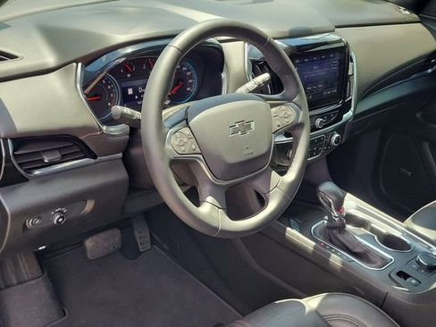 Used 2023 Chevrolet Traverse RS FWD image 18