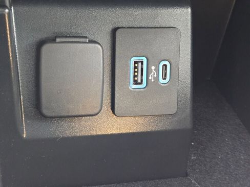 Used 2021 Ford Explorer XLT w/ Equipment Group 202A image 32