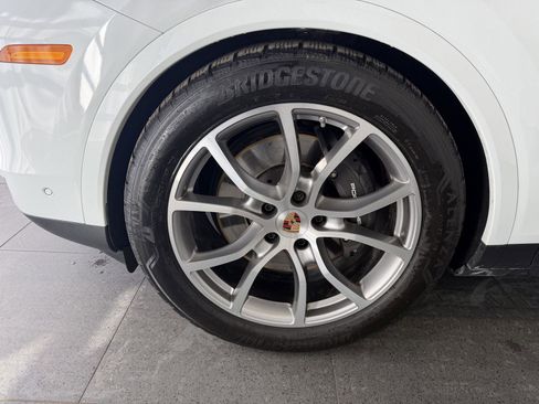 Certified 2025 Porsche Cayenne Coupe image 10