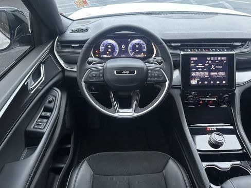 Used 2023 Jeep Grand Cherokee Altitude image 20