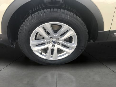 Used 2018 Ford Explorer XLT w/ Equipment Group 202A image 4