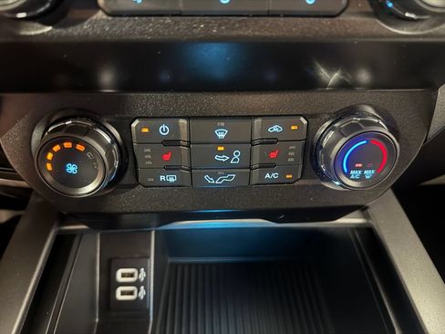 Used 2019 Ford F150 XLT w/ Equipment Group 302A Luxury AWD/4WD image 34