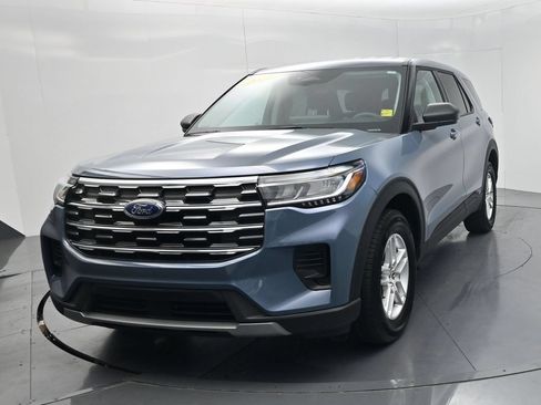 Used 2026 Ford Explorer Active AWD/4WD image 3