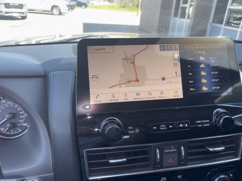 Used 2022 Nissan Armada SV image 22