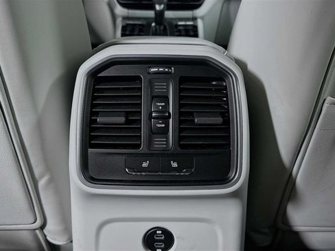 Certified 2026 Porsche Macan AWD/4WD image 26