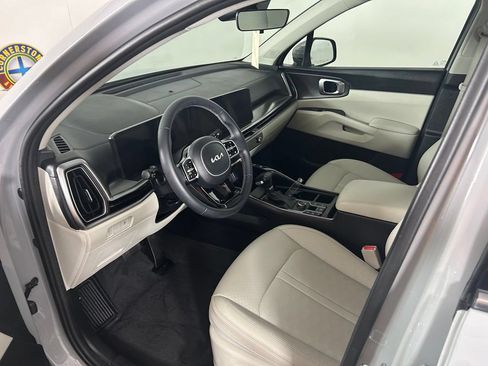 Used 2025 Kia Sorento S w/ Panoramic Sunroof Package AWD/4WD image 7