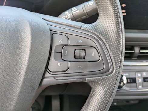 Used 2024 Buick Envista Preferred w/ Advanced Safety Package image 24