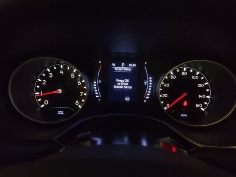 Used 2018 Jeep Compass Latitude FWD image 23