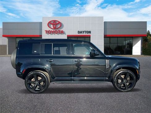 Used 2023 Land Rover Defender 110 X-Dynamic SE image 6