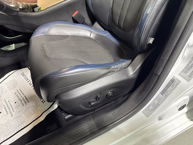 Used 2015 Chrysler 200 S w/ Navigation & Sound Group I AWD/4WD image 18
