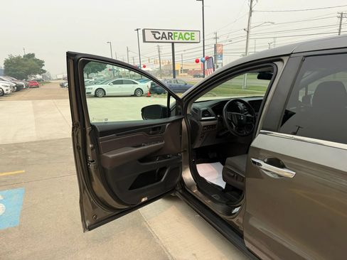 Used 2018 Honda Odyssey EX image 18