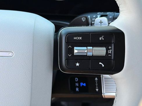 Certified 2025 Hyundai Santa Fe SE FWD image 18