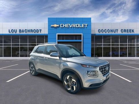Used 2025 Hyundai Venue SEL FWD image 1