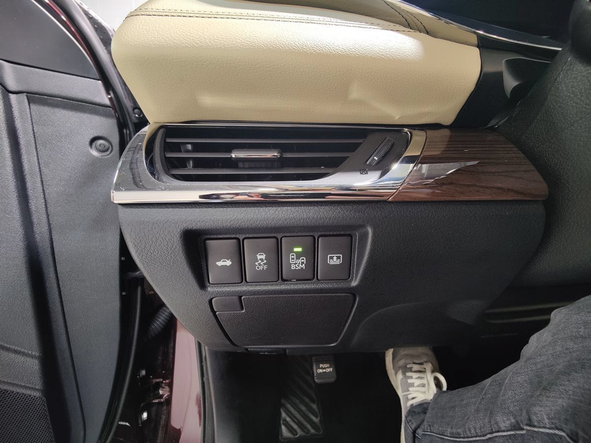 Used 2015 Toyota Avalon Limited FWD image 30