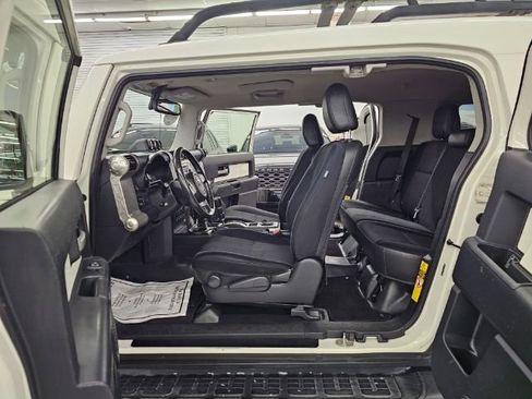 Used 2013 Toyota FJ Cruiser 4WD w/ Upgrade Pkg image 29