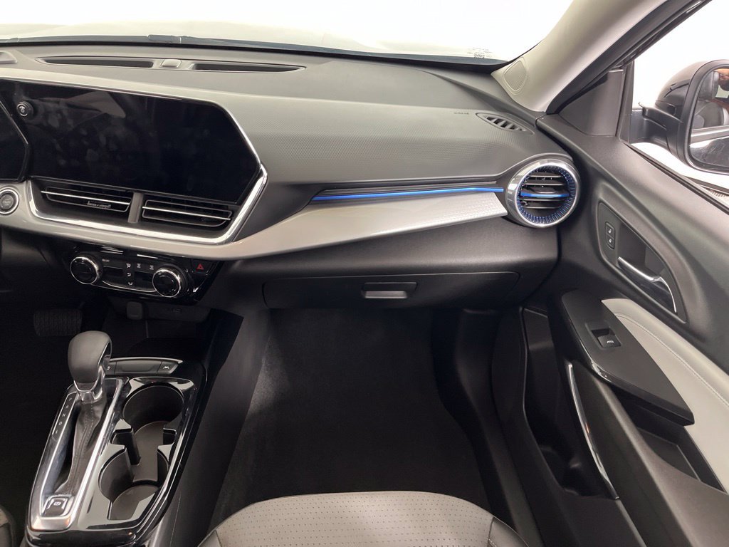 Used 2025 Chevrolet Trax LT FWD image 19