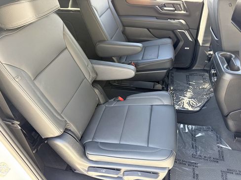 Used 2026 GMC Yukon XL Denali w/ Denali Reserve Package AWD/4WD image 13