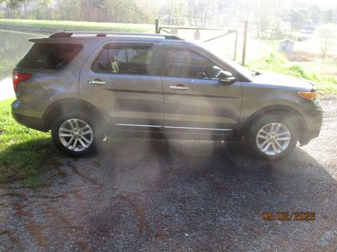 Used 2012 Ford Explorer XLT w/ Class III Trailer Tow Pkg AWD/4WD image 2