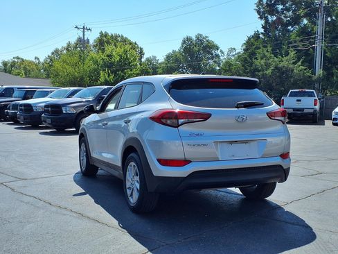 Used 2018 Hyundai Tucson SE FWD image 3