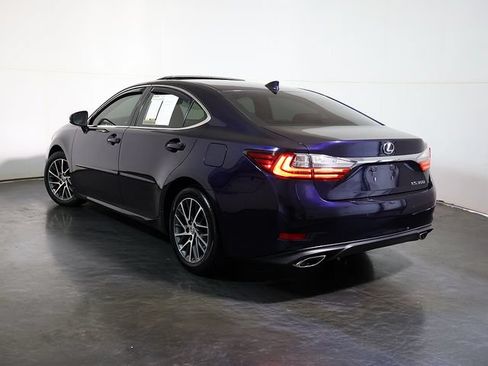 Used 2017 Lexus ES 350 w/ Luxury Package FWD image 2
