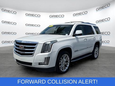 Used 2019 Cadillac Escalade Luxury RWD image 3