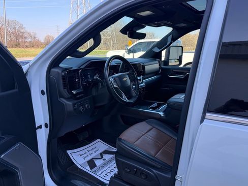 Used 2024 Chevrolet Silverado 2500 High Country w/ Technology Package image 14