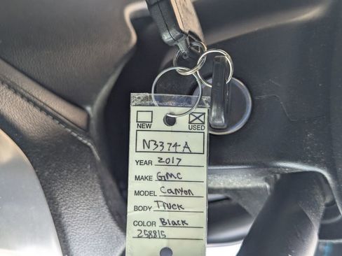 Used 2017 GMC Canyon SLE w/ SLE Convenience Package image 38