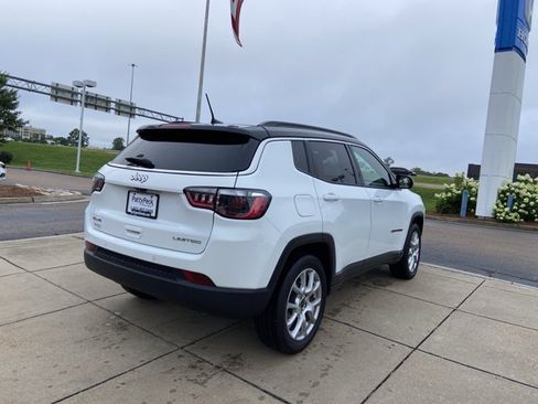 Used 2025 Jeep Compass Limited AWD/4WD image 11