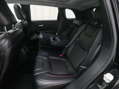 Used 2019 Jeep Cherokee Trailhawk w/ Comfort/Convenience Group image 15